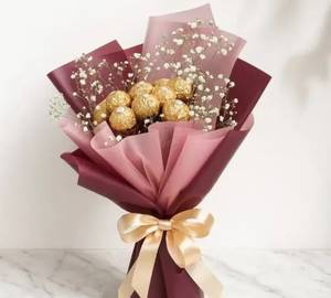 8 pieces Ferrero Rocher Bouquet.