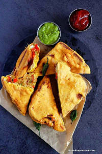 Bread Cheese Corn Pakoda (2Pcs)