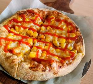 Cheese and corn pizza