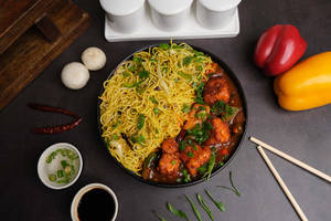 Chilli Chicken With Hakka Noodles