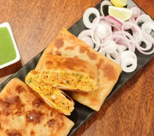 Mutton Kheema Cheese Baida Roti