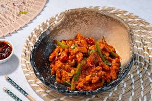 Braised Duck In Dry Red Chilli And Cashewnut (Mc)