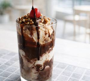 Hot Chocolate Fudge With Nuts