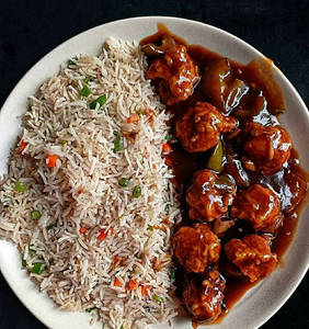 Veg Fried Rice With Manchurian Gravy
