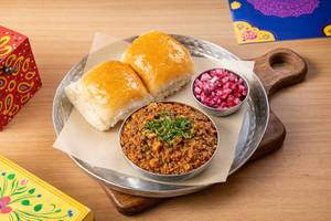 Chiken Keema Pav (2 Pcs)