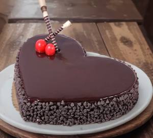 Choco chips heart cake