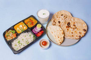 Punjabi Fix Thali With Sweet