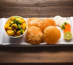Batata Singhdana Dry Sabji With 5 Poori