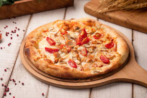 Chilli chicken pizza