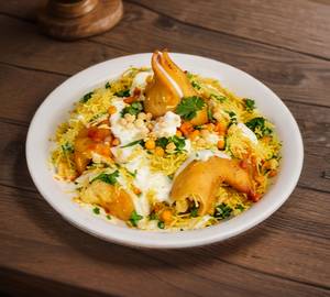 Dahi samosa chaat