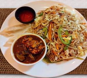 Noodles Chinese Combo