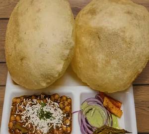Chole bhature with raita
