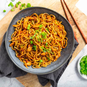 Schezwan veg noodles