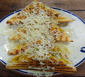 Cheese garlic chilly butter toast [4 pieces]