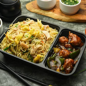 Chicken Hakka Noodles & Chilli Chicken Gravy Combo