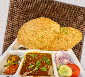 Chole bhature [2 pieces]