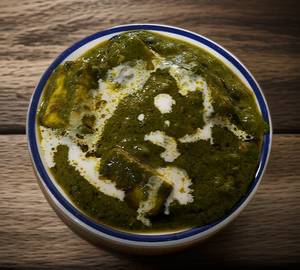 Palak paneer with 10 cubes