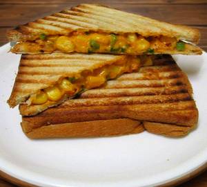 Peri peri corn cheesy sandwich