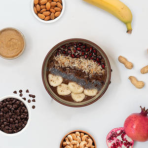 CHOCO PEANUT LOVE SMOOTHIE BOWL