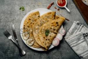 Aloo garlic and pudina paratha combo.