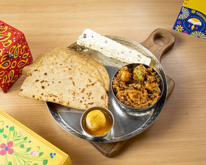 Seyal Paneer With 2 Chapati