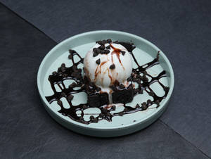 Chocolate Brownie With Ice Cream