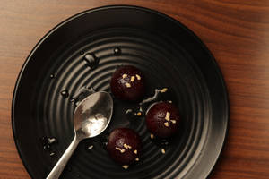 Gulab Jamun (3 Pcs)