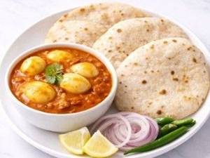 Phulka (3) With Egg Curry (395 Kcal  17g)