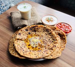 Onion Paratha [Serves 1]