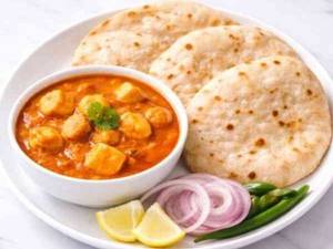 Phulka (3) With Paneer Gravy (390 Kcal  16g)