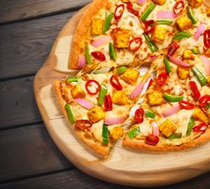 Tandoori paneer pizza
