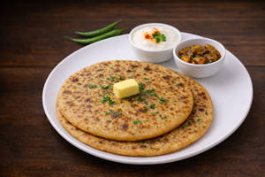 Aloo Paratha With Curd And Pickle (2 pcs) 