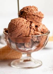 Chocolate ice cream scoops