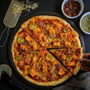 Light Spicy Paneer Pizza