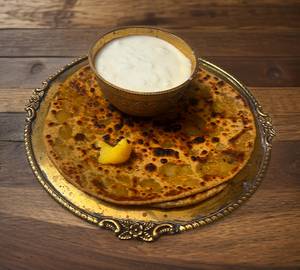 Aloo paratha [2 pieces with curd]