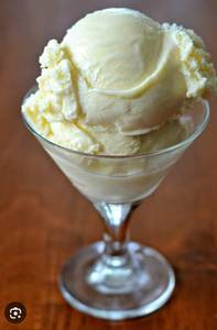 Vanilla ice cream scoops