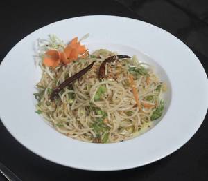 Veg Burnt Garlic Hakka Noodles