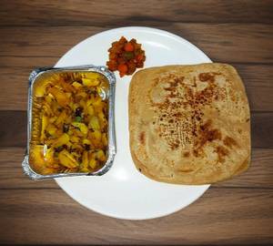 Aloo bhurji, with 4 paratha, achar