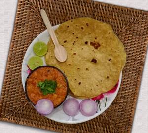 Chapathi[3 pieces] with chole curry