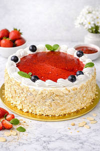 Strawberry Cake 900gms