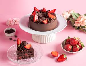 The Ultimate Strawberry & Chocolate Cake (400 Gms)