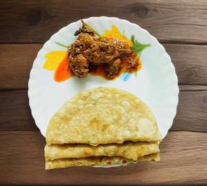 2 Pcs Chicken Gravy With 4 Plain Paratha