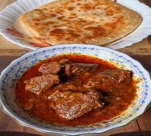 4 Pcs Chicken Gravy With 2 Tawa Butter Roti