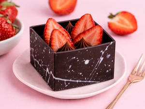 Strawberry Truffle Pastry [1 Piece]