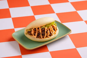Black Pepper Chicken Bao