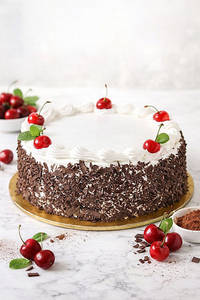 Black Forest Cake 900grms