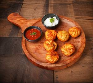 Fried momos with dip