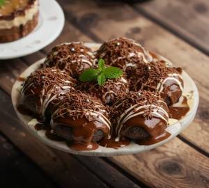 Chocolate dahi puri