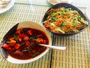 Chilli Paneer With Veg Noodles