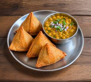 Samosa (4 Pcs) With Ghuguni